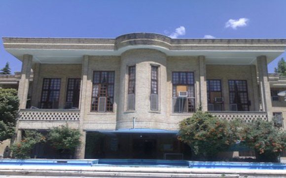 نمایی از ساختمان اصلی آسایشگاه ثارالله